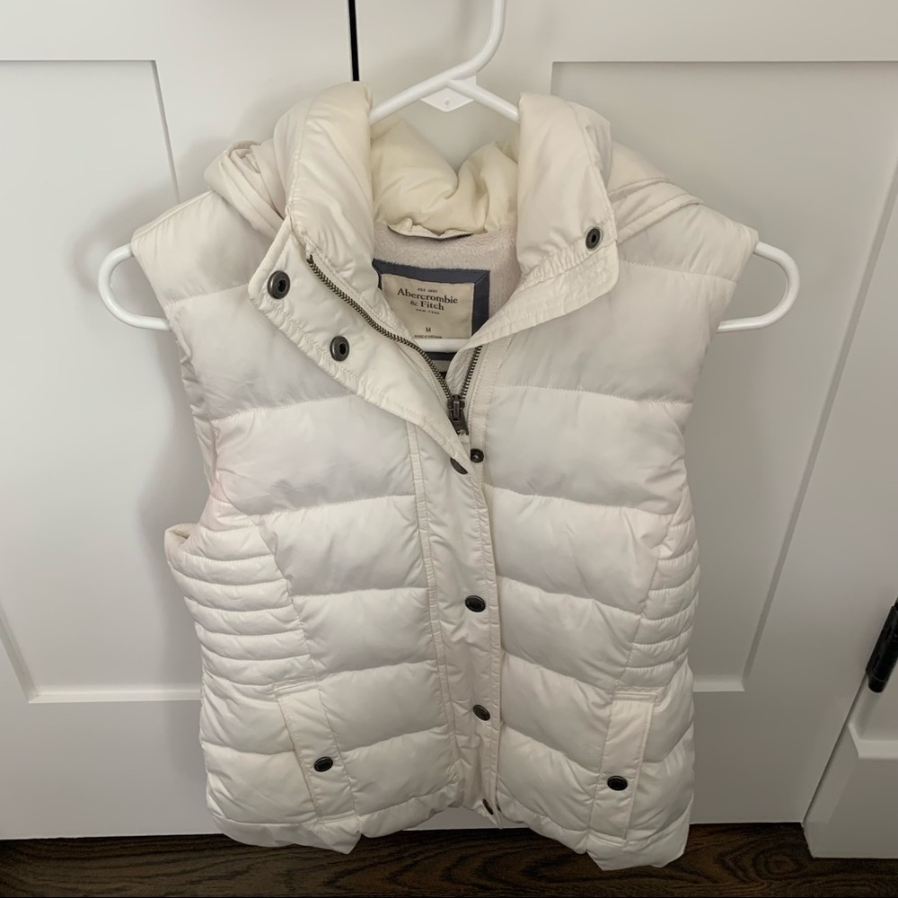 A&F White Puffer Vest